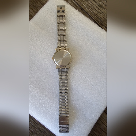 Vintage Gucci Two Tone Watch Japan MOVT - Picture 4 of 6